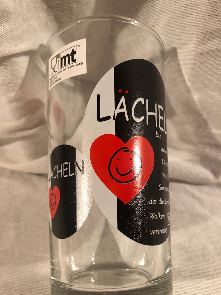 NEU: Glas „Lächeln“ mit Spruch und Etikett in Hausach