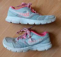 ❤️ Nike Mädchen Turnschuhe 37,5 Schuhe Damen Sportschuhe 37 grau Baden-Württemberg - Leutenbach Vorschau