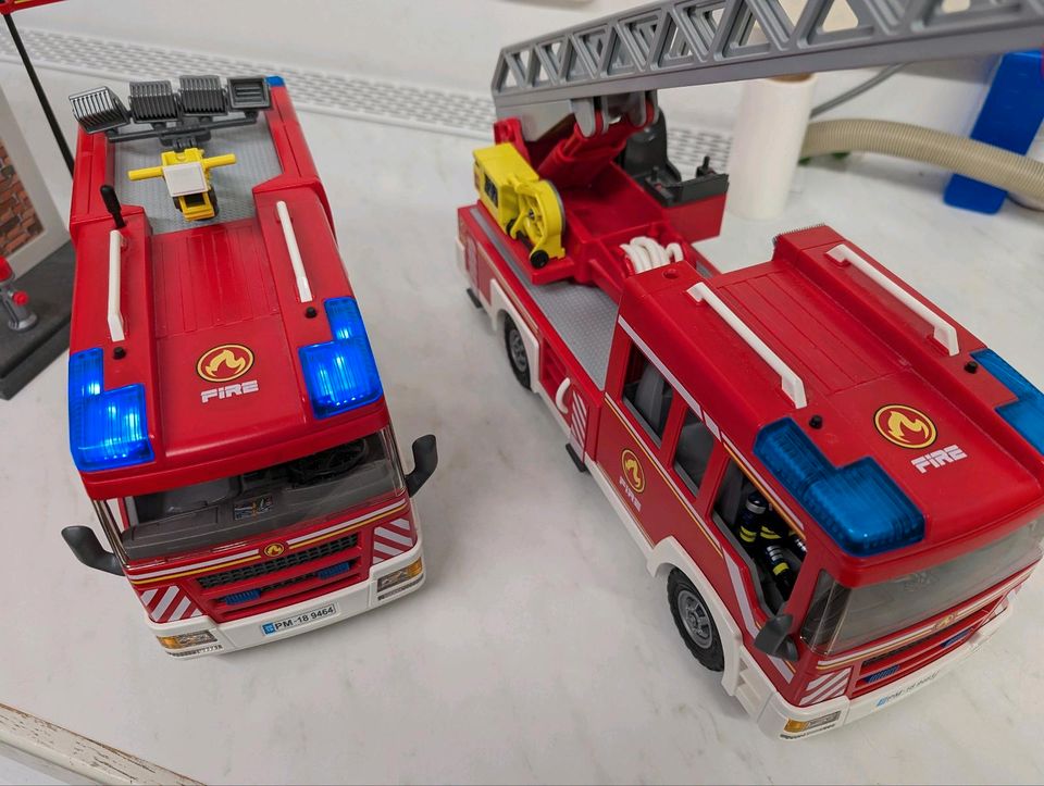 Playmobil Feuerwache, Schlauchturm, Leiterwagen & Rüstwagen in Alsdorf