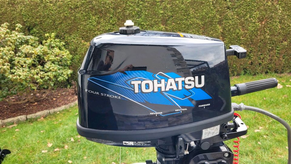 Bootsmotor Tohatsu 5 PS 4 Takt top Zustand mit Aussentank 12 L in Netphen