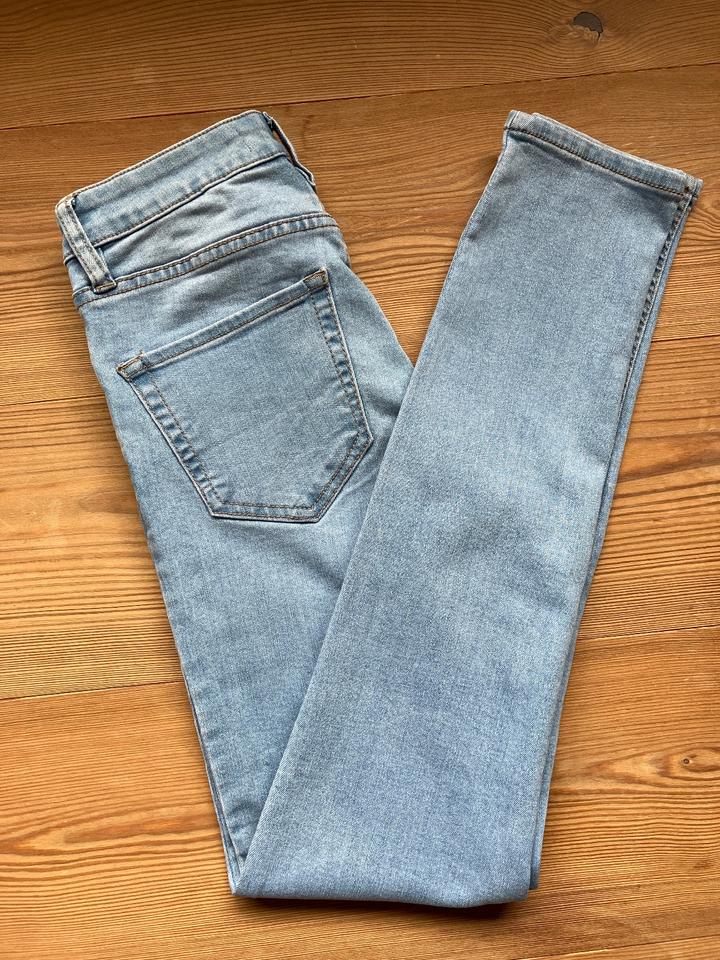 Sculpt Skinny-Jeans mit mittlerer Bundhöhe in Gr.32/XXS in Titting