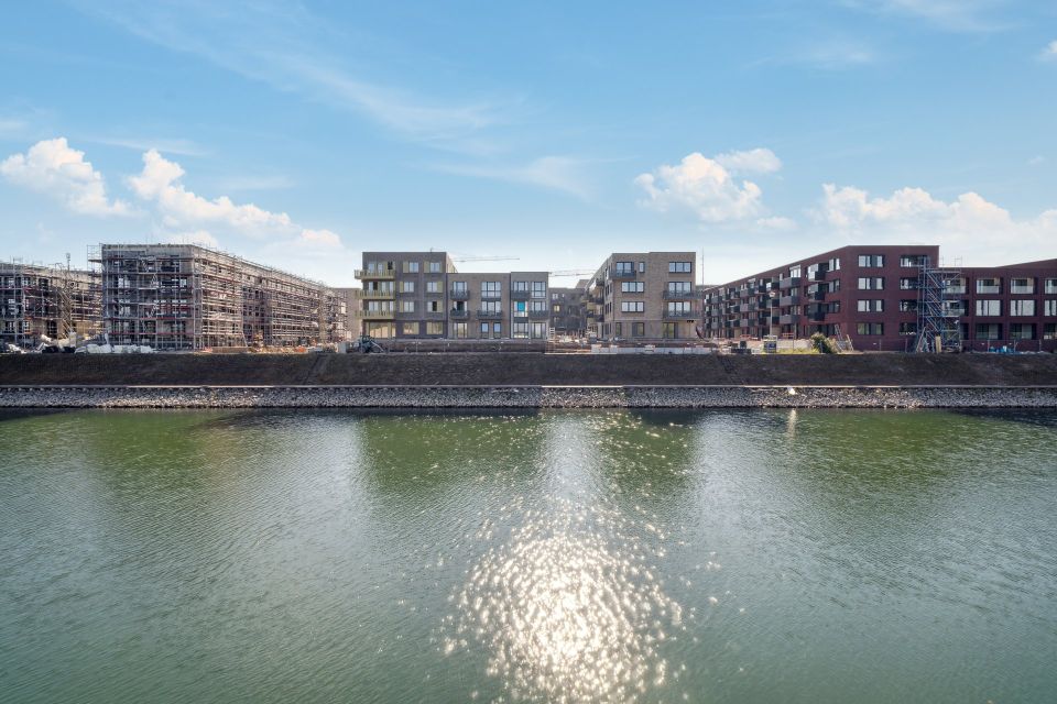 NEUBAU - Leben am Rhein -  Traumhafte 3 Zimmer-Wohnung mit Balkon und EBK in Mainz