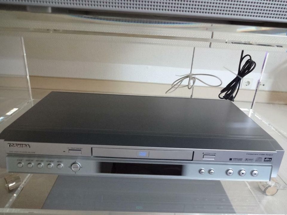 TOSHIBA-DVD-PLAYER IN SILBER, EXCLUSIVE OPTIK, NEUWERTIG!!! in Düsseldorf