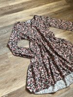 Süßes Sommerkleid mit Blumenmuster vintage/bohoo style S/36 Hessen - Heuchelheim Vorschau
