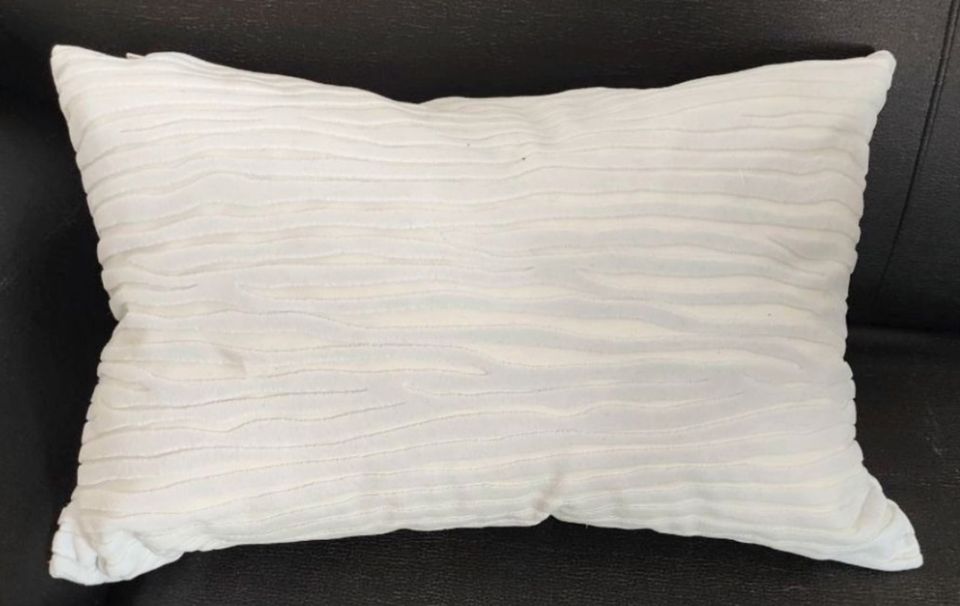 Pillow / Daunen- & Federkopfkissen / IKEA / OFELIA VAG / 40x60 cm in Göttingen