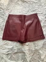 Stradivarius Skort Kunstleder rot / bordeaux Gr. L Hessen - Wiesbaden Vorschau