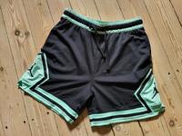Jordan Shorts – Größe L – Schwarz/Mintgrün – Top Zustand Berlin - Treptow Vorschau