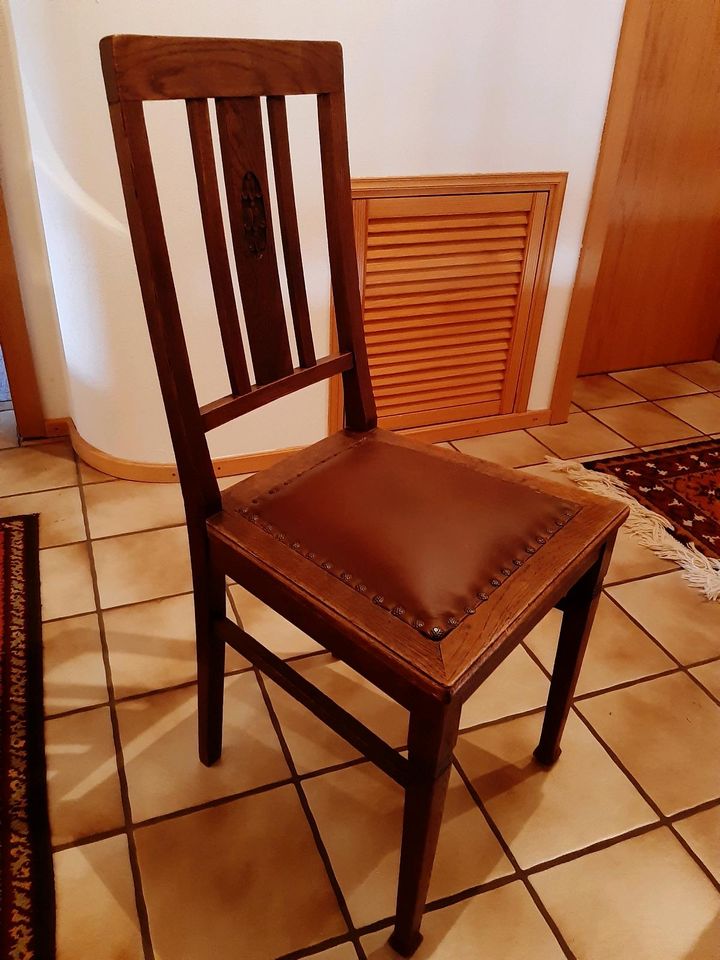 Stuhl antik aus Holz in Schwabmünchen