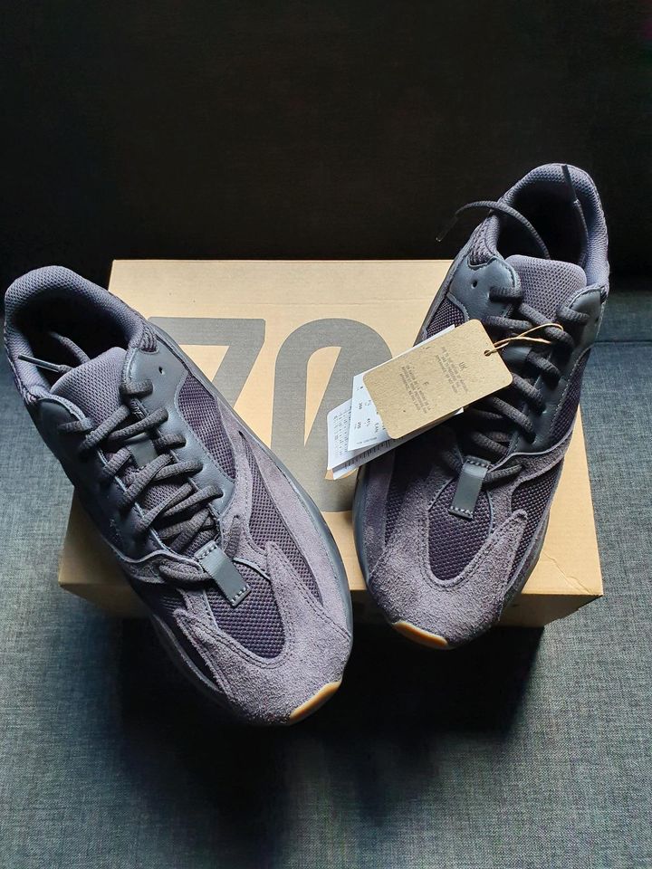 Adidas Yeezy Boost 700 - Utility Black - EU41&1/3 US8 in Berlin