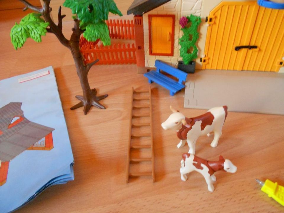 Playmobil Bauernhof 3072 mit viel Zubehör in Holzwickede