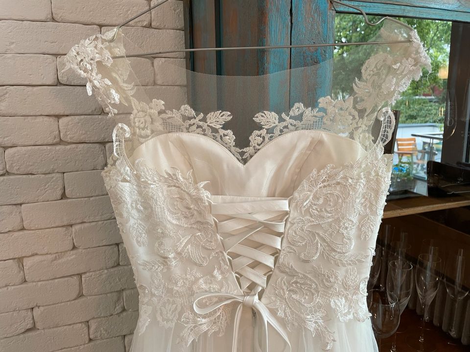 Hochzeitskleid/ Brautkleid Größe S in Solingen