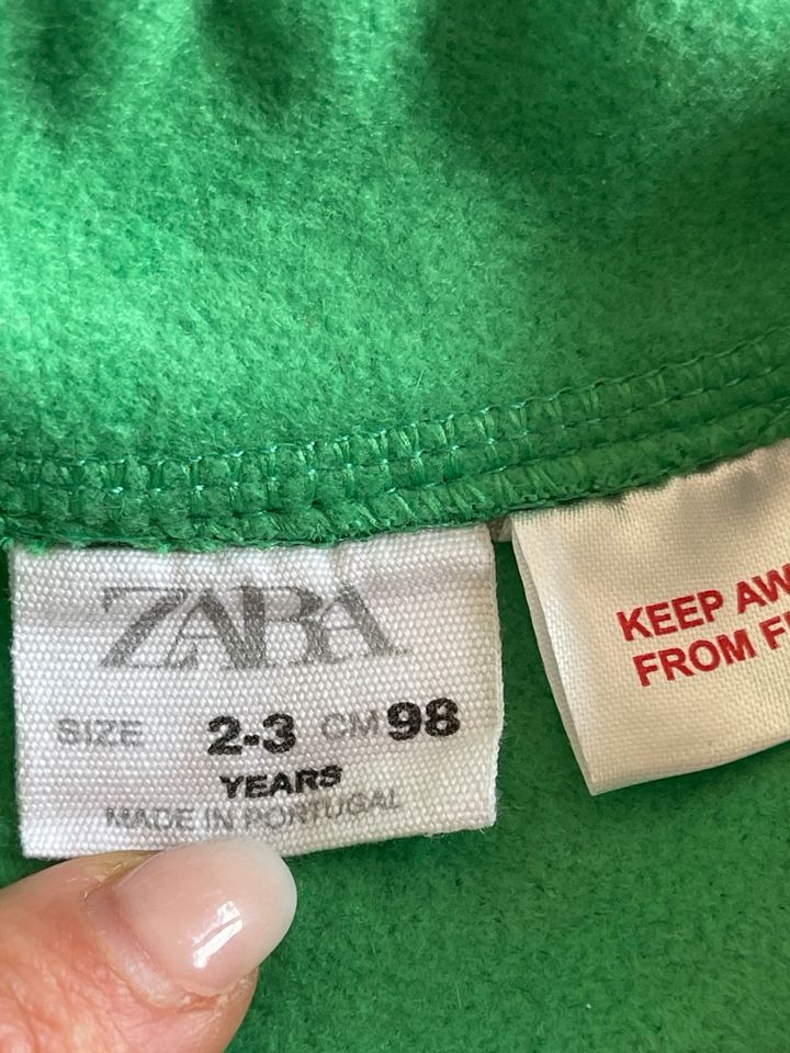 ZARA FLEECE/TEDDYJACKE FÜR MÄDCHEN GR 98 in Eislingen (Fils)