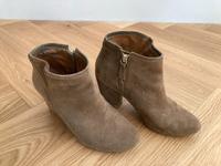 Zara Wild Leder Ankleide Boots Stiefeletten 37 Hessen - Mörfelden-Walldorf Vorschau