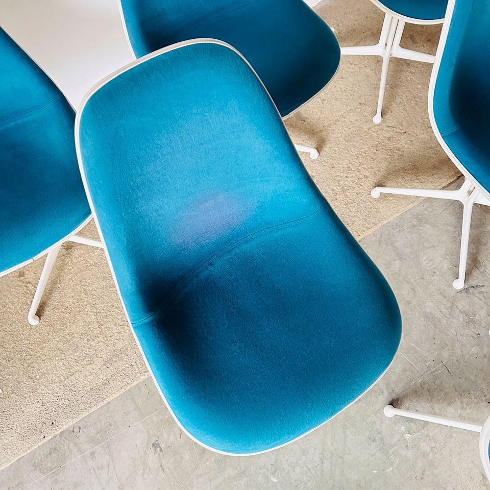 6x schöne Herman Miller / Vitra - Charles & Ray Eames - Fiberglass Sidechairs / Side Chairs | Stühle | La Fonda Gestell | Esszimmer Stühle | Besprechungsstühle | Sessel | passt zu: Cassina, Knoll, USM in Düsseldorf