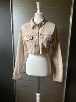 Beige Cropped Jeansjacke von Shein, Größe M Schleswig-Holstein - Delingsdorf Vorschau