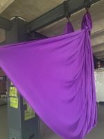 Aerial Yoga Tuch 5 m mal 2,8m breit lila mit Aufhängung Set neu Schwerin - Görries Vorschau