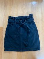 H&M schwarzer Jeansrock mit Gürtel, Größe Xxs Bayern - Randersacker Vorschau