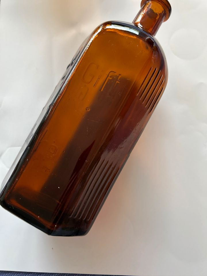 Antike Rarität - Giftflasche mit Totenkopf aus Detmold in Detmold