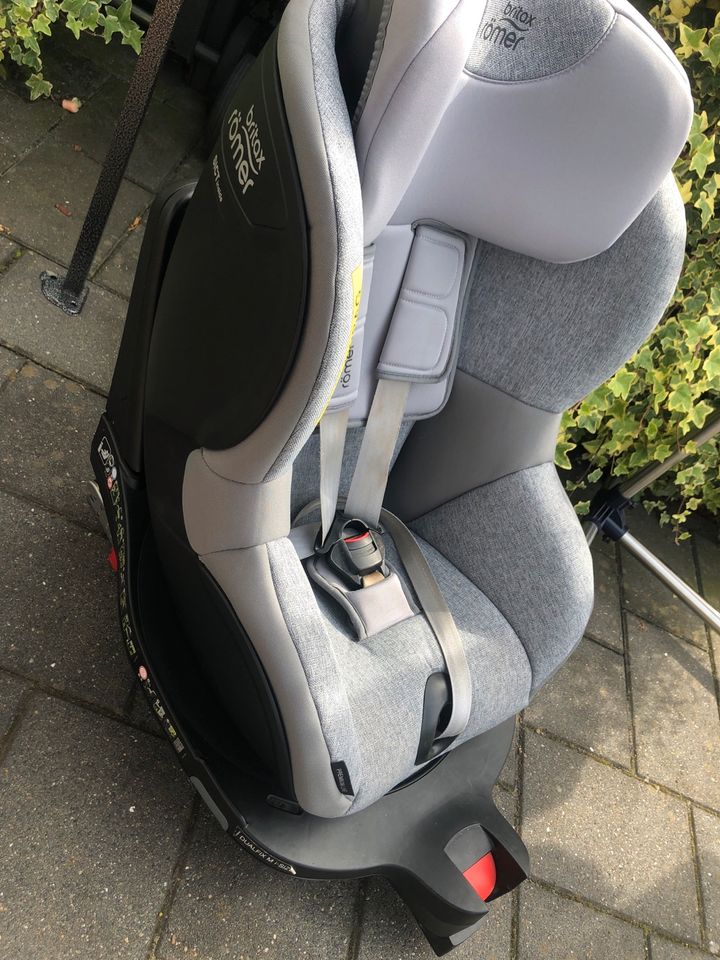 Römer Dualfix i-size, Kindersitz Auto, Autositz in Kerpen