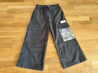 Calvin Klein Technical Cargo Hose Wide Jungen 4-6 Jahre (gr: 128) Berlin - Schöneberg Vorschau