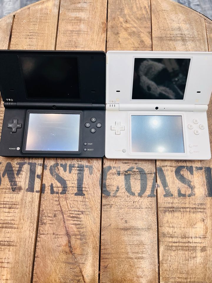 Nintendo Dsi schwarz oder Weiß Preis pro Stück in Berlin