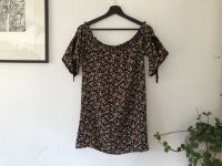 Hübsche Off Shoulder Bluse Oberteil mit Blumen Gr. 40 Baden-Württemberg - Schwieberdingen Vorschau