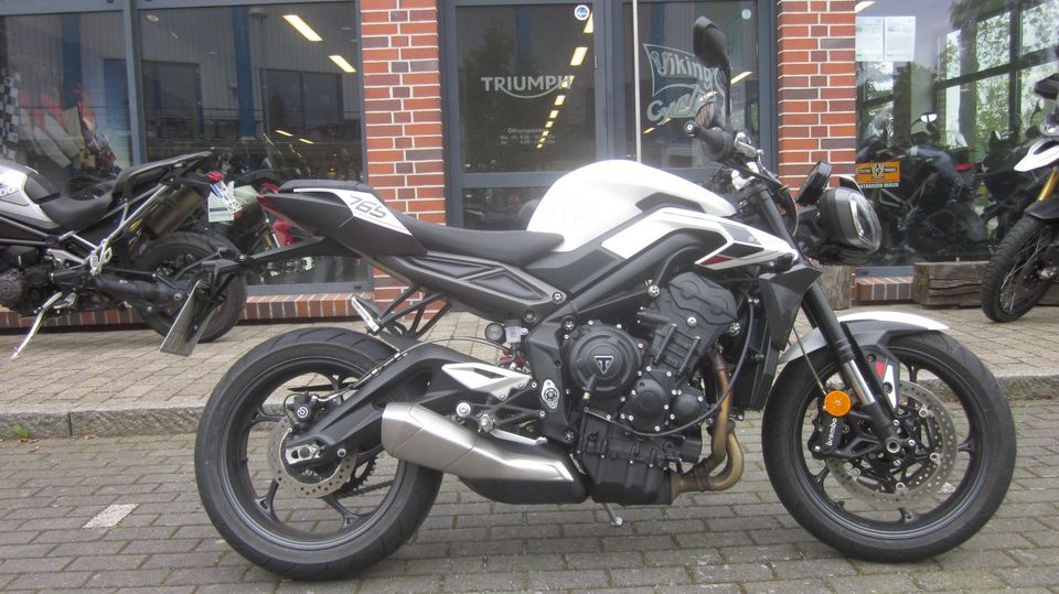 Triumph STREET TRIPLE 765 = 765 R in Lübeck