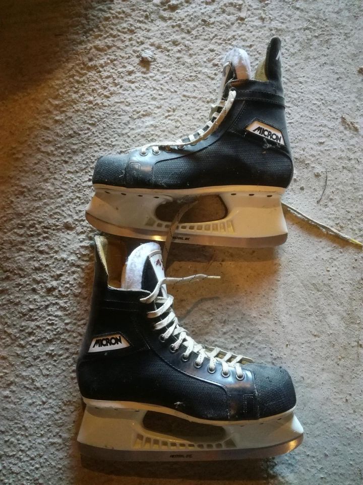 2 Paar Schlittschuhe Gr. 43+41 Eishockeyschlittschuhe in Ochsenhausen