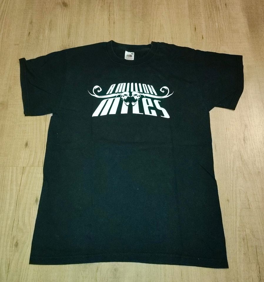 A milion miles metal T-Shirt M top in Hannover