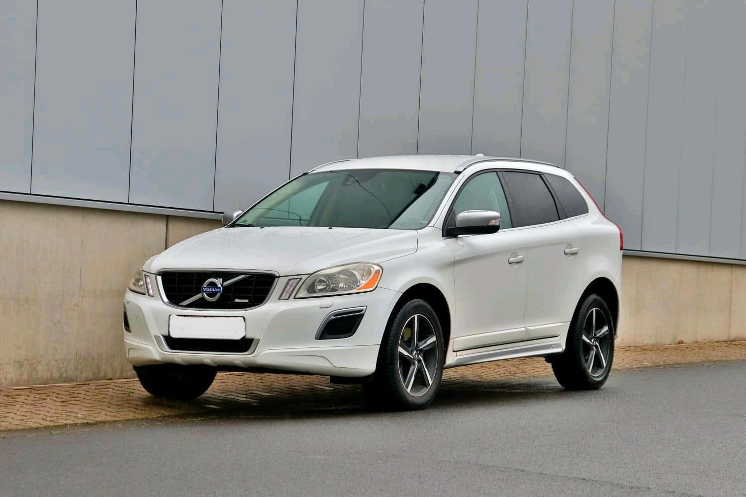 Abbildung des Autos Volvo XC60 2.4 D4 AWD Au…