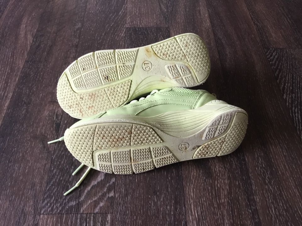 Schuhe Gr.37 Turnschuhe neongrün in Könnern