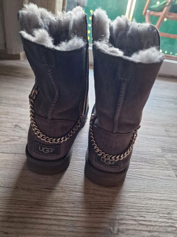 UGG Winter Boots in Ehrenkirchen