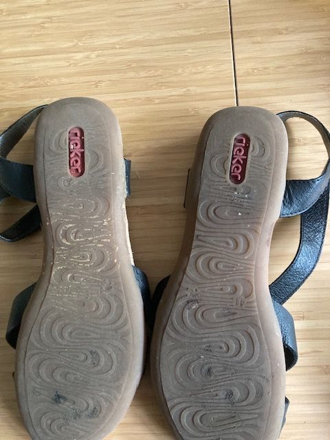 hübsche bequeme Sandalen aus Leder von Rieker in Hamburg