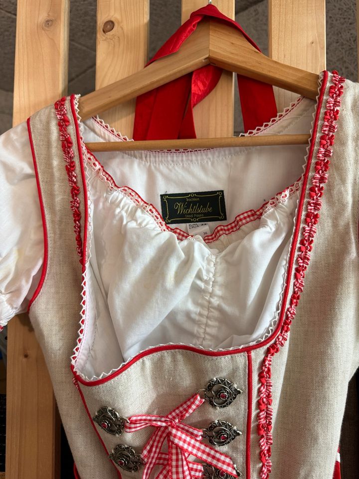 Dirndl in rot inkl. Bluse in München