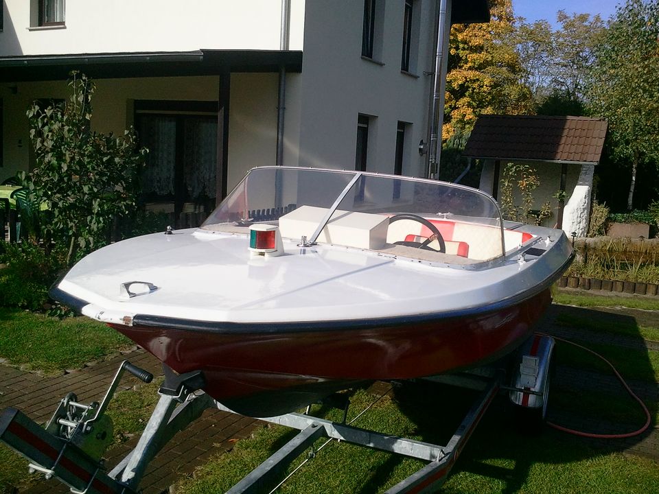 DDR Sportboot Motorboot Angelboot Lotos 550x210cm Inborder 50 PS in Kloster Lehnin