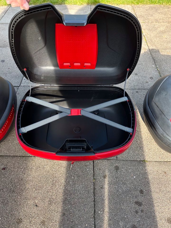 3 Motorradkoffer (Topcase) der Marke „Givi“, unbenutzt in Hamburg