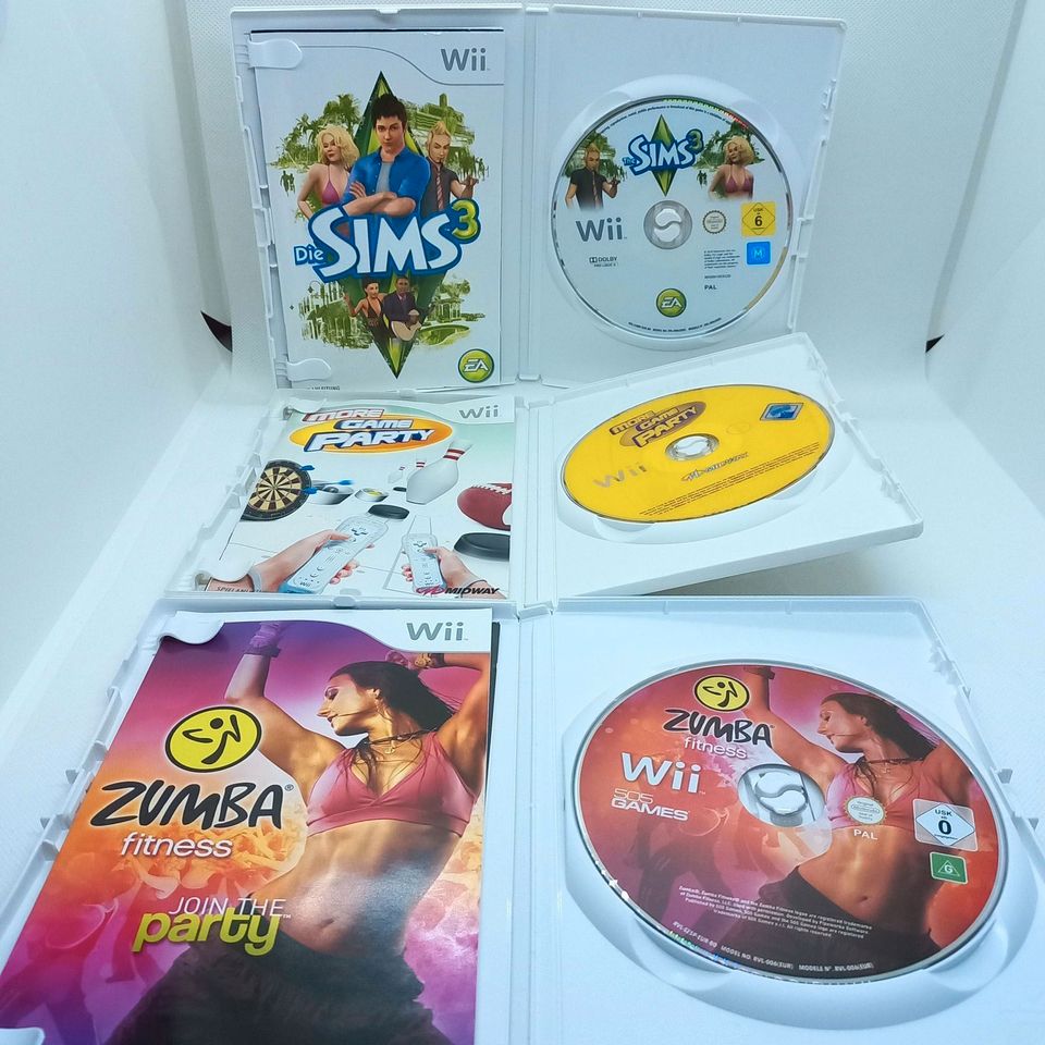 Nintendo Wii Konsole Set 2 x Controller Sims Ladestation Spiele in Hannover