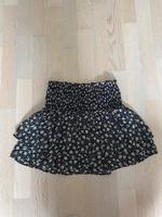 Minirock mit Blumenmuster mit integrierter Hose von Pull&Bear Nordrhein-Westfalen - Moers Vorschau