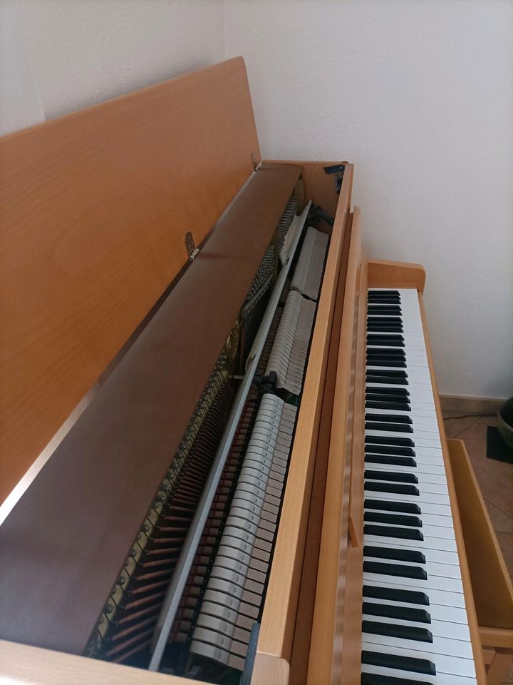Klavier Yamaha in Lohmar