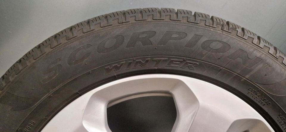 Jeep 4 Winterräder Pirelli Scorpion 225 60 R17,4 Alufelgen Reifen in Bonn