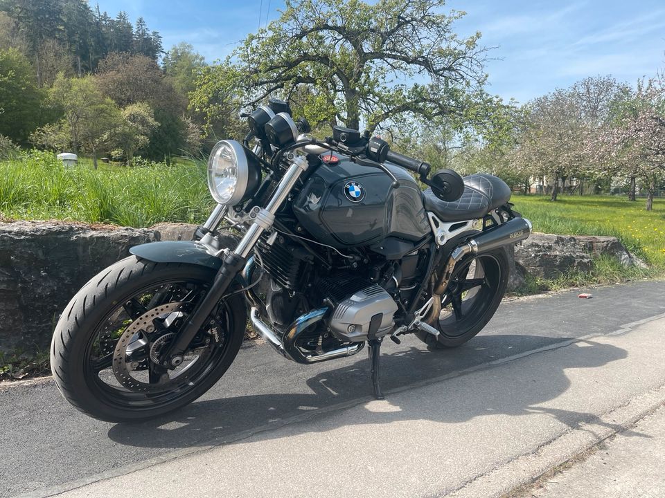 BMW RnineT Pure mit Griffheizung und zusätzlichem Drehzahlmesser in Gerlingen