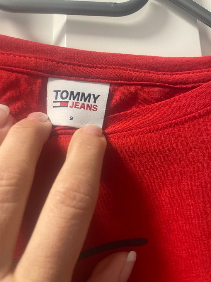 Neues Shirt von Tommy Hilfigher in Berlin