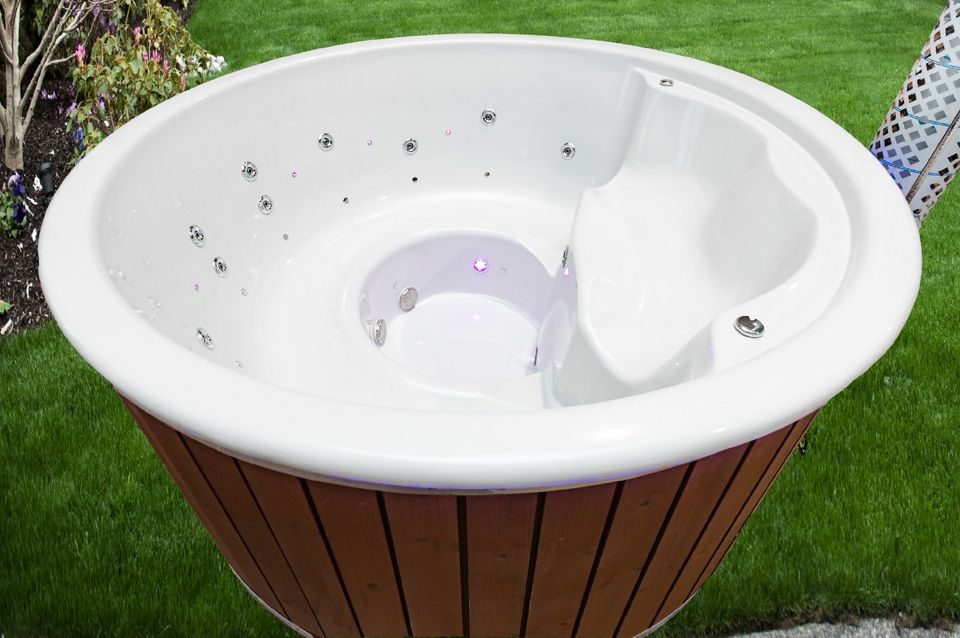 -20% Aktion! Hottub mit LED, ofen und massage Badezuber thermo in Berlin