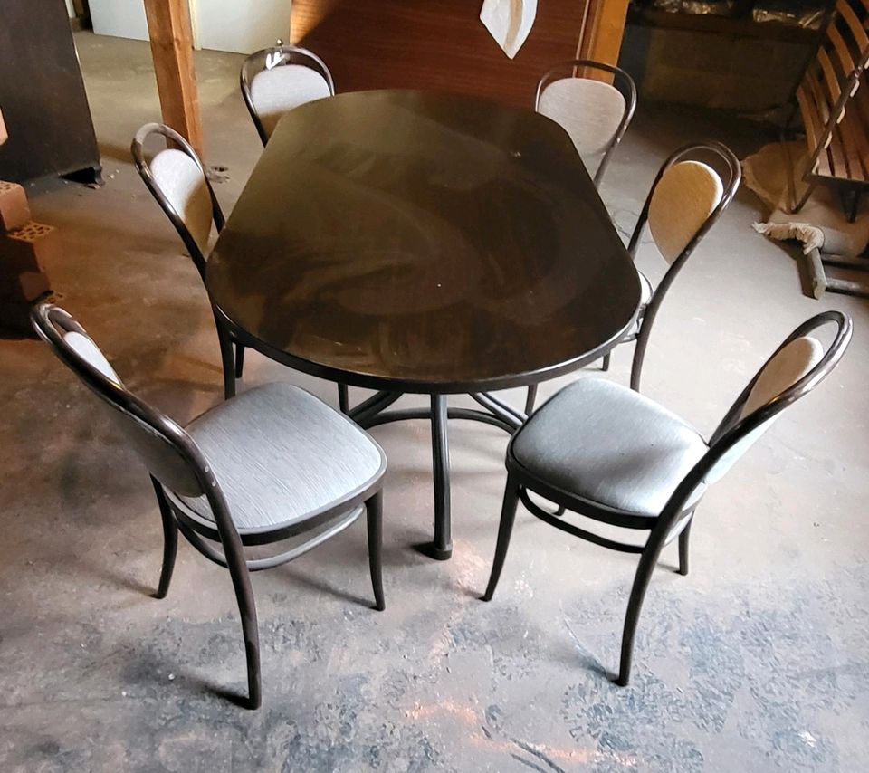 Thonet Tisch mit 6 Bugholz Stühlen in Frankenberg (Eder)