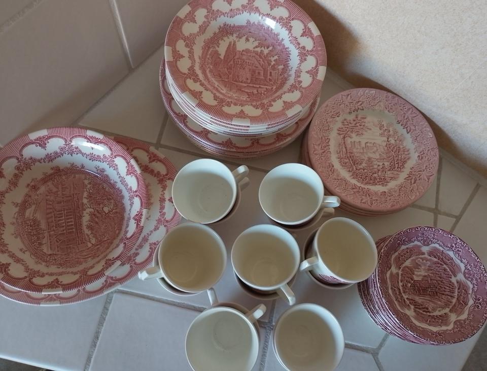 englisches Geschirr Ironstone Kaffee-/Tee- und Ess-Service 46tlg. in Dorsten
