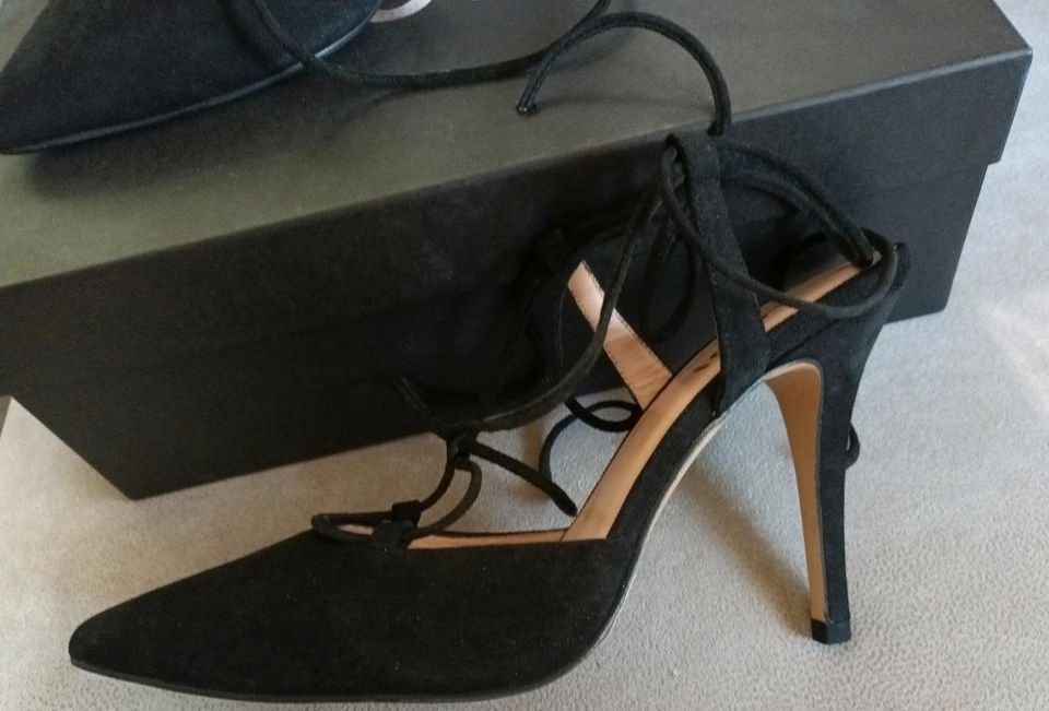 Lodi Schuhe High Heels schwarz 38 neu Samt Wild Leder in Aurich