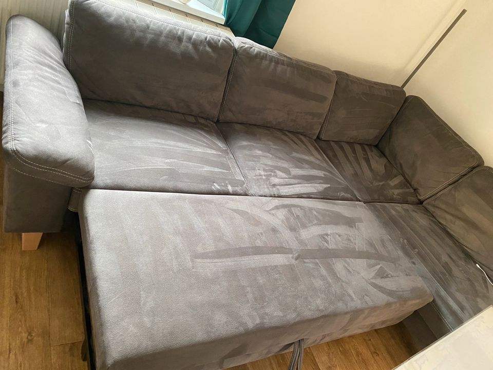 Microfaser Couch mit Schlaffunktion in Lutherstadt Wittenberg