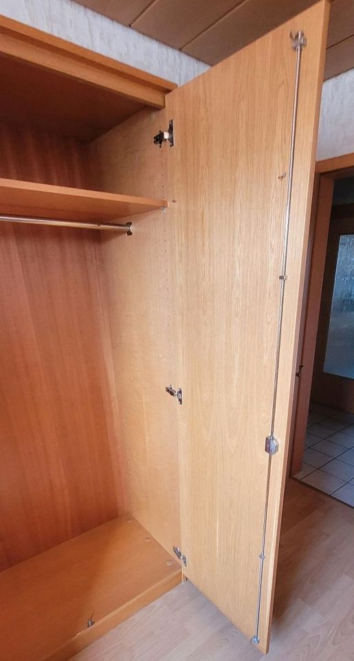 Massiven Schrank aus den 70ern in Sersheim