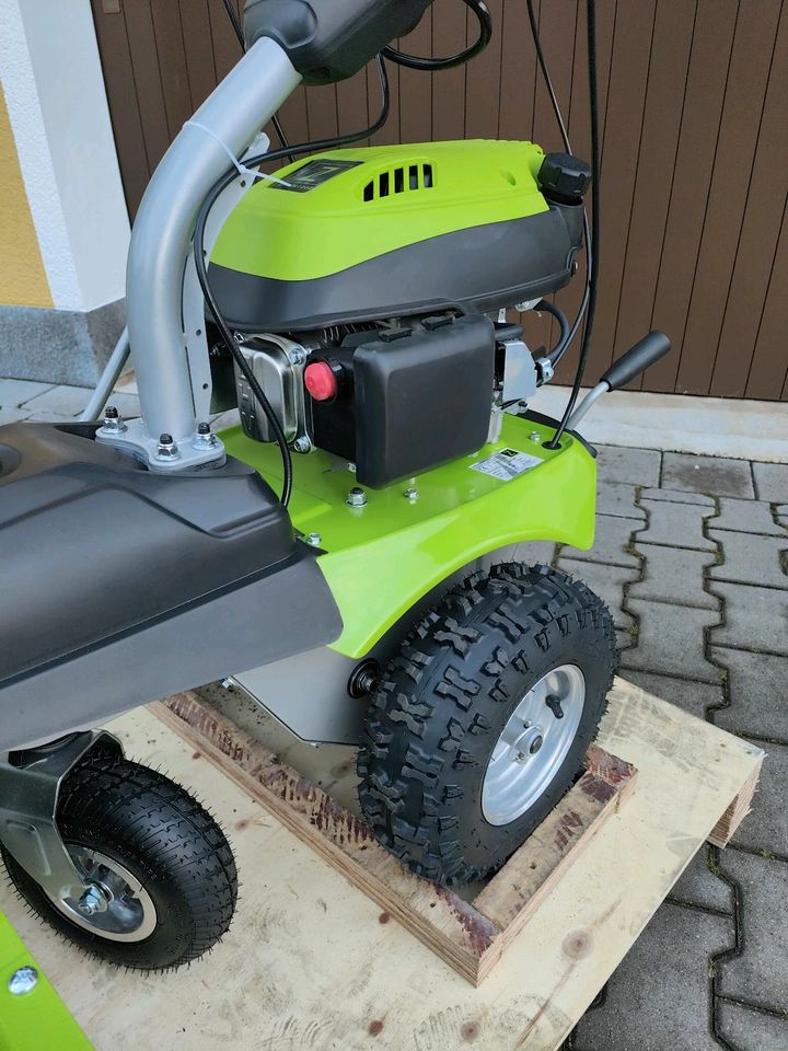 Zipper Kehrmaschine mit Schneeschild und Auffangbox ZI-KM1000 Aktion in Nabburg