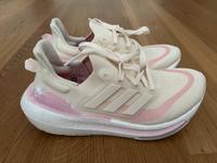 adidas Laufschuhe ULTRABOOST LIGHT Running weiß rosa Jogging 38 Düsseldorf - Oberkassel Vorschau